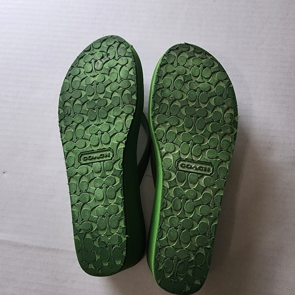 🌸 Coach |‎ Green Polka Dot Flip Flops, size  8 - Picture 6 of 8